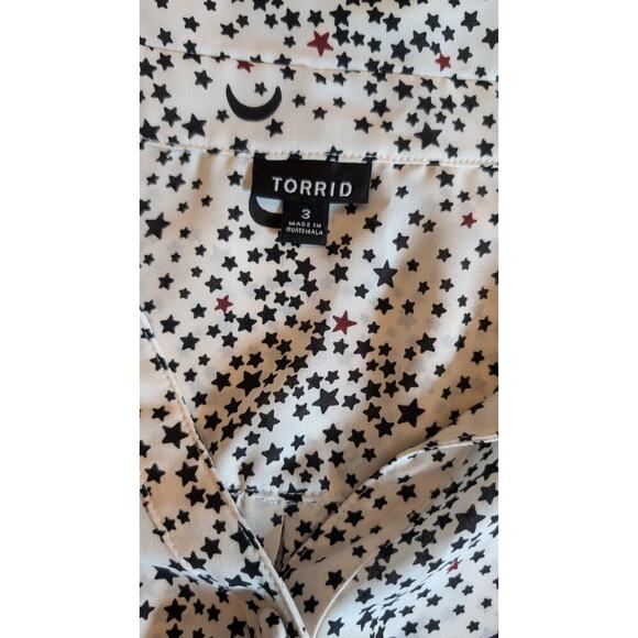 Torrid Harper Georgette White Black/Red Stars 3/4 Sleeve V-neck Top 3X - Picture 6 of 8